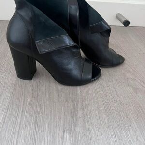 Chic Black Heeled Boots for Women